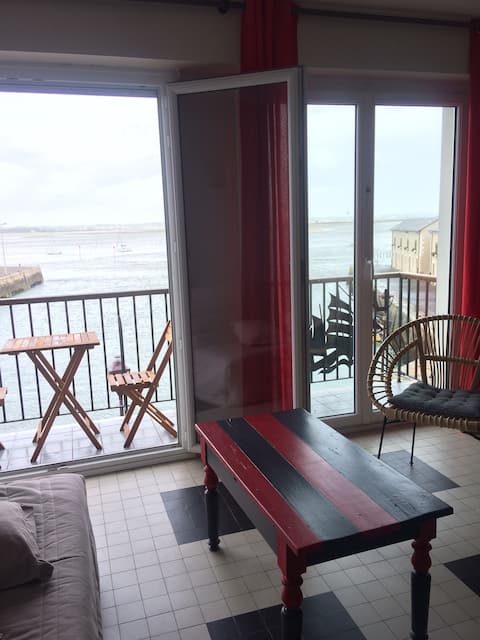 Top Airbnb: Harbor-front apartment with sea view in Le Croisic