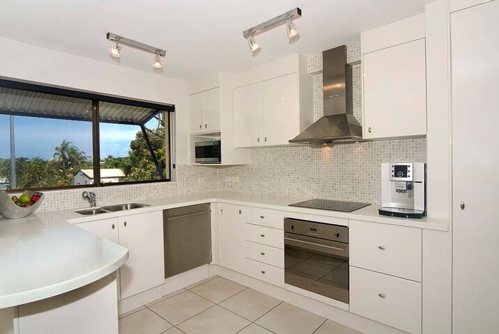 2 Bedroom with Noosa River Breezes gallery image 5
