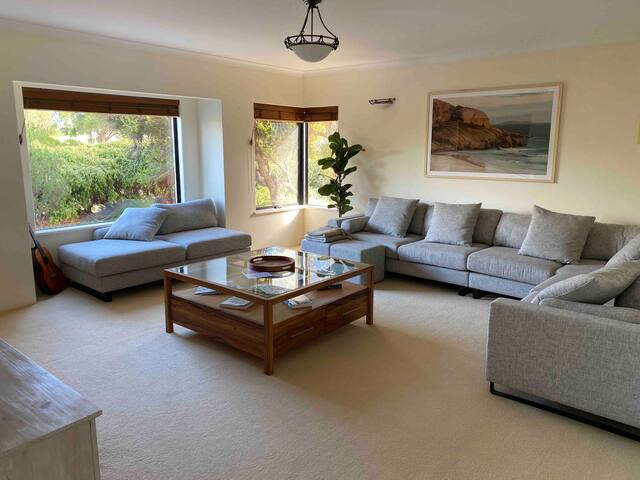 West Beach Getaway – Family & Pet Friendly gallery image 2