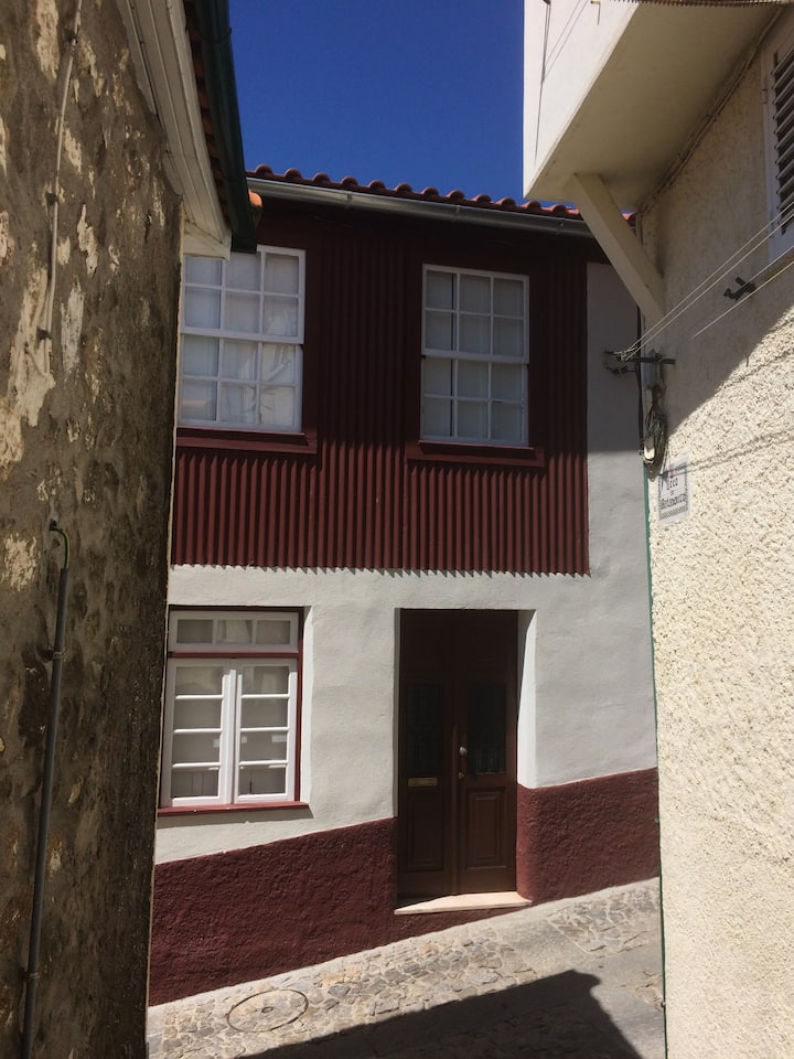 CASA DA RUA DA CISTERNA