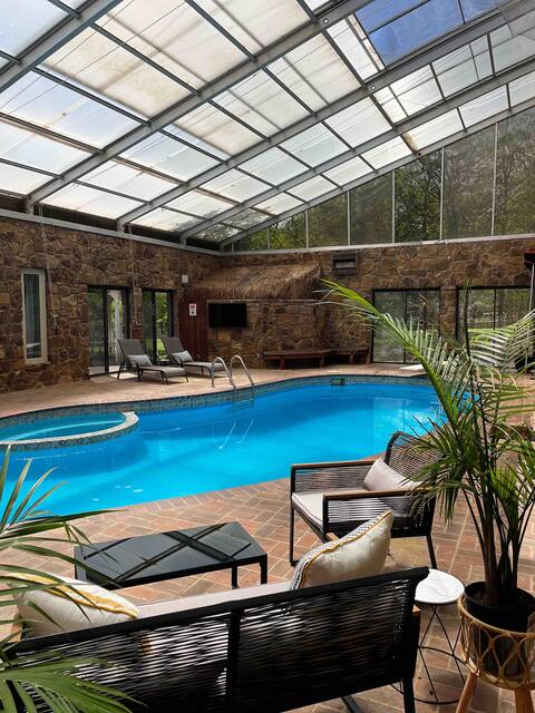 Beautiful Large Group Retreat w/Private Pool