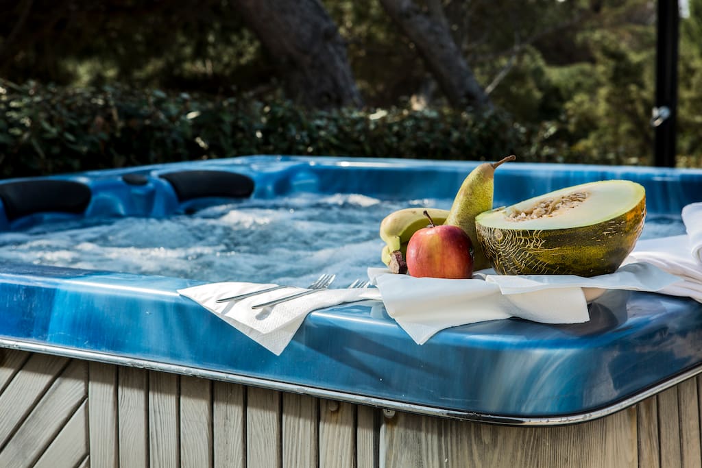 JACUZZI
