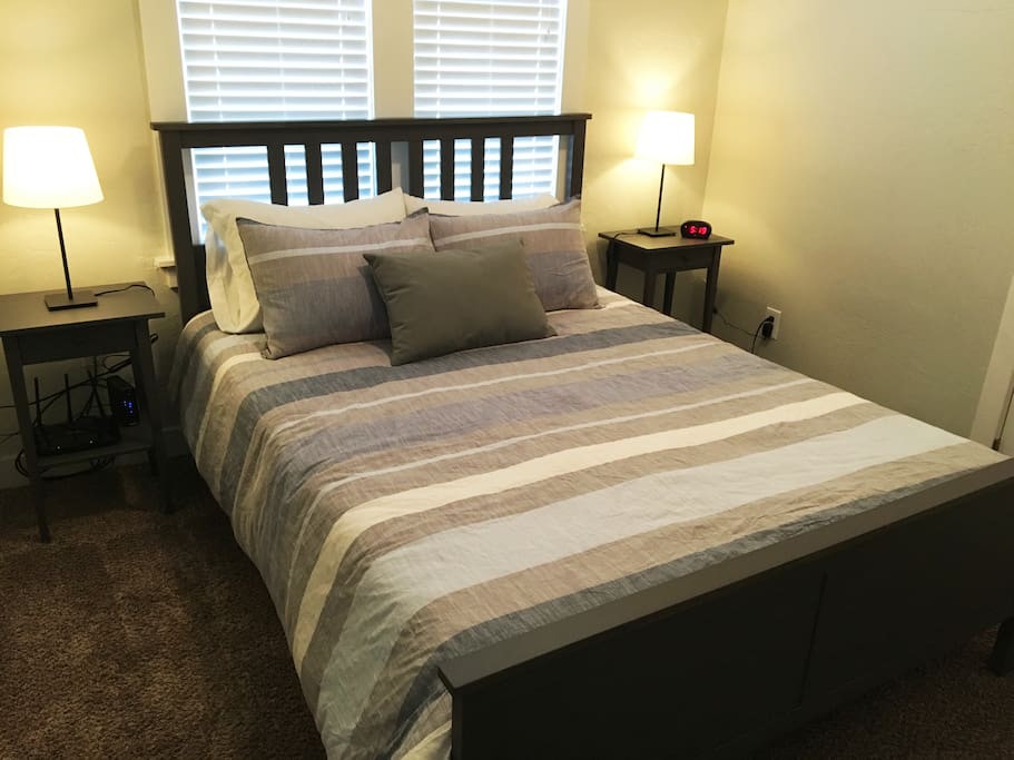 Firm, queen size bed, and excellent Wi-Fi!