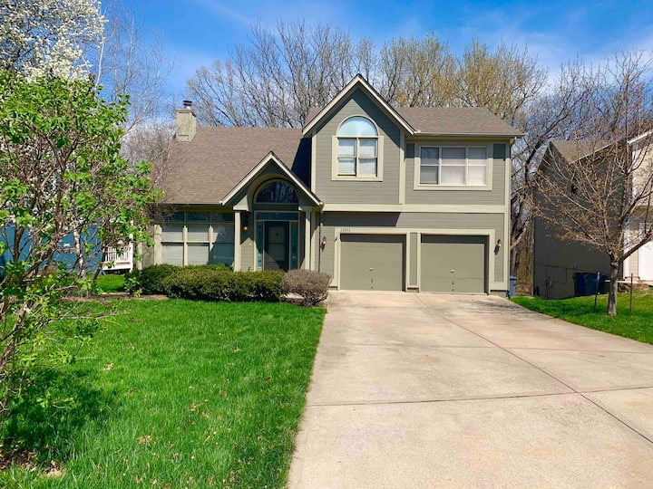 Spacious Basement Apartment with Private Entry Houses for Rent in