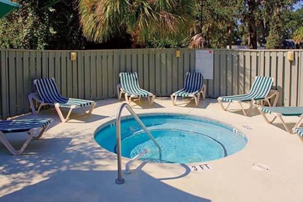 This is the hot tub - adjacent to the swimming pool!