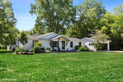 Charming Bungalow | Quiet Area | Huge Fenced Yard