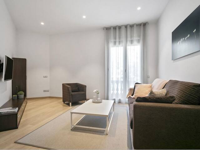 2 bedroom and 2 bathrooms apartment with balcony