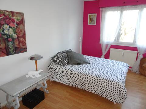 Chambre confortable ★ Parking + SDB privés ★