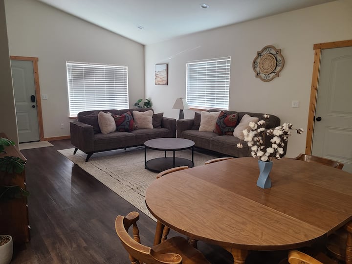 Fully Equipped Large Family House In-Town Location