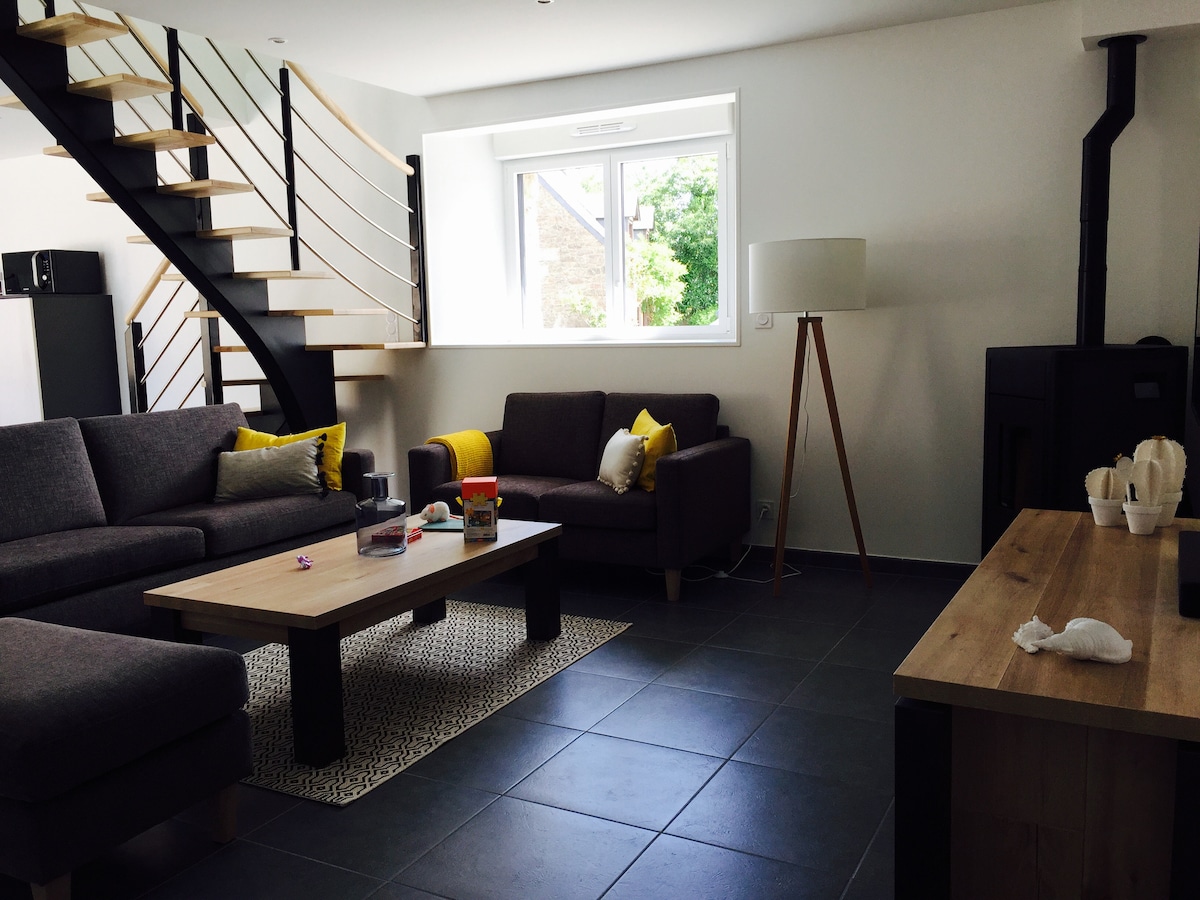 Top Airbnb: Beautiful renovated house a short walk from the beaches in Saint Coulomb