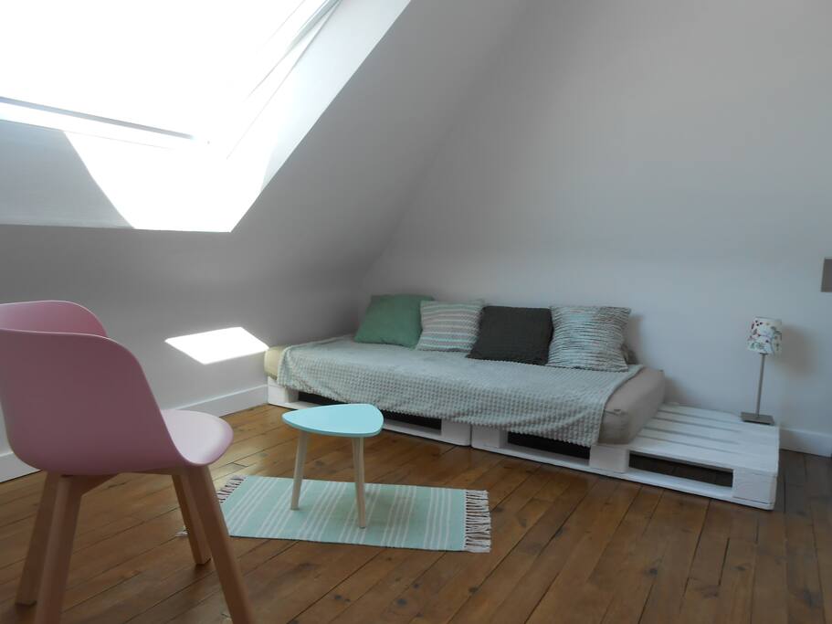coin détente étage-vélux donnant sur la mer-matelas de 90