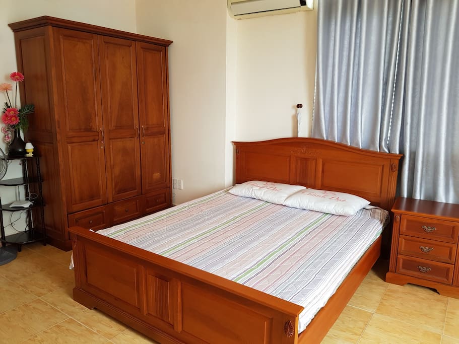 Bedroom 1 with double bed & closet
