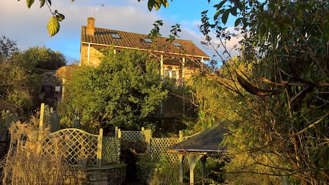 Popular Airbnb listing: Luxury cottage, foot of Cheddar Gorge, fab views in Cheddar