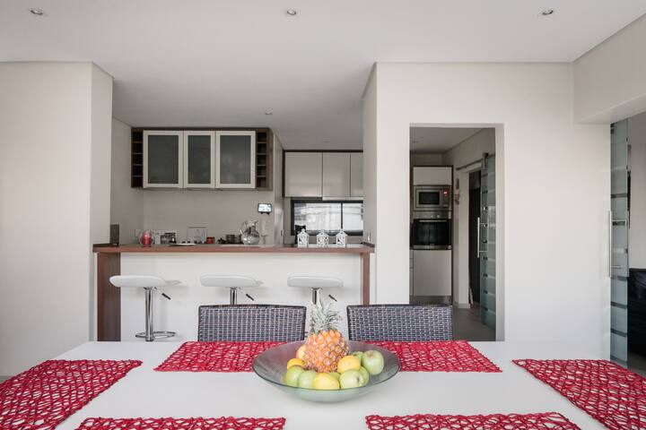 Sleek Apartment with Captivating Mountain Views gallery image 3