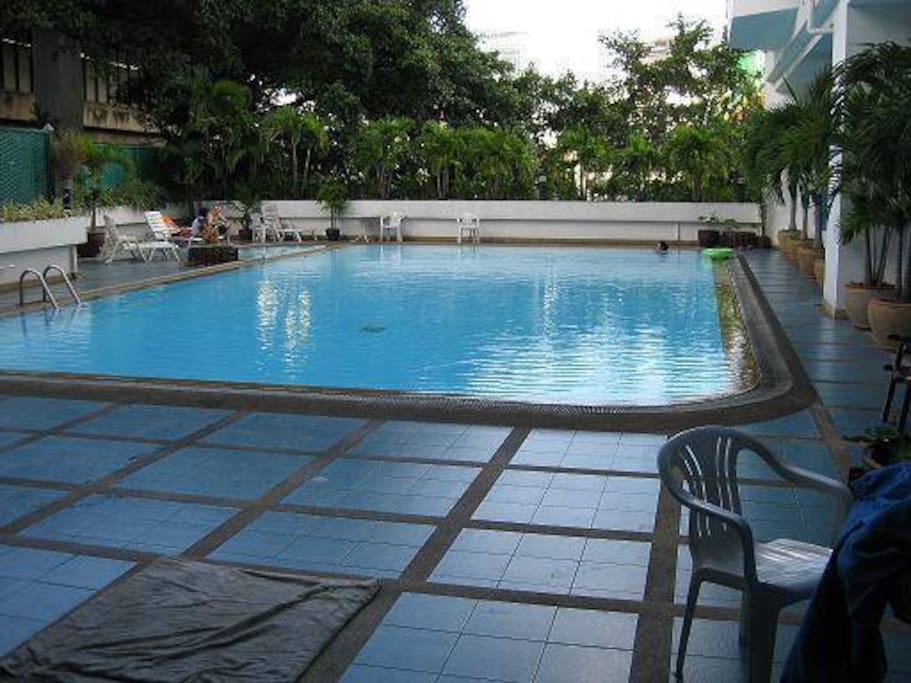 large pool (open 6am close 10pm)