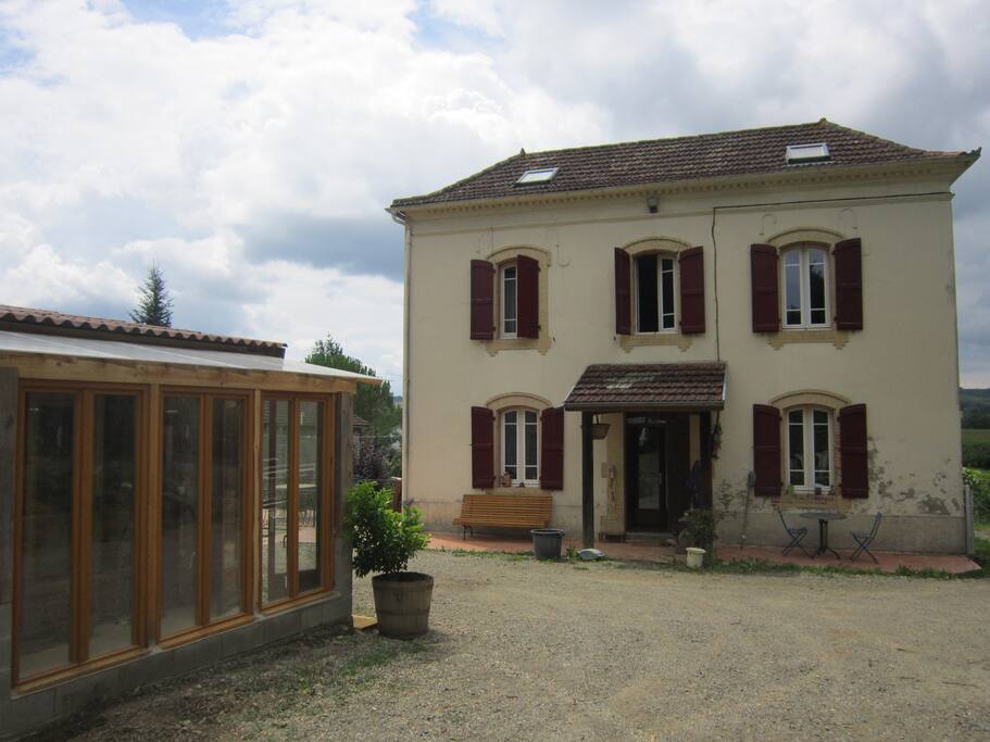 le batiment ,ici à gauche est la grange