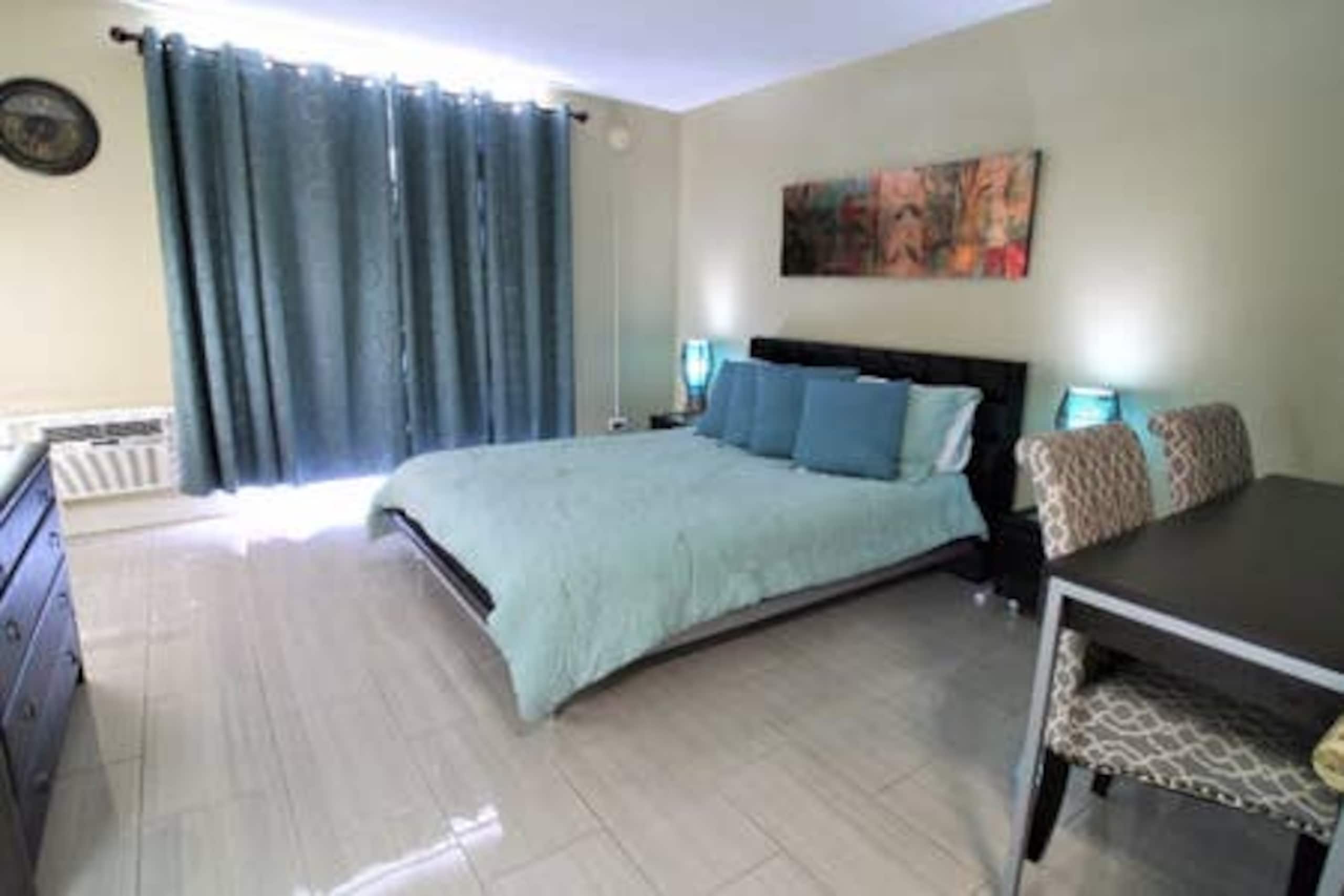 Condo in Honolulu · ★4.64 · Studio · 1 bed · 1 private bath - Image 3