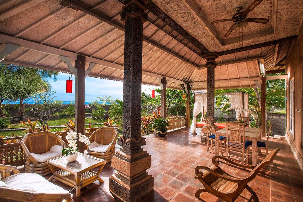 The terrace with garden and sea views
