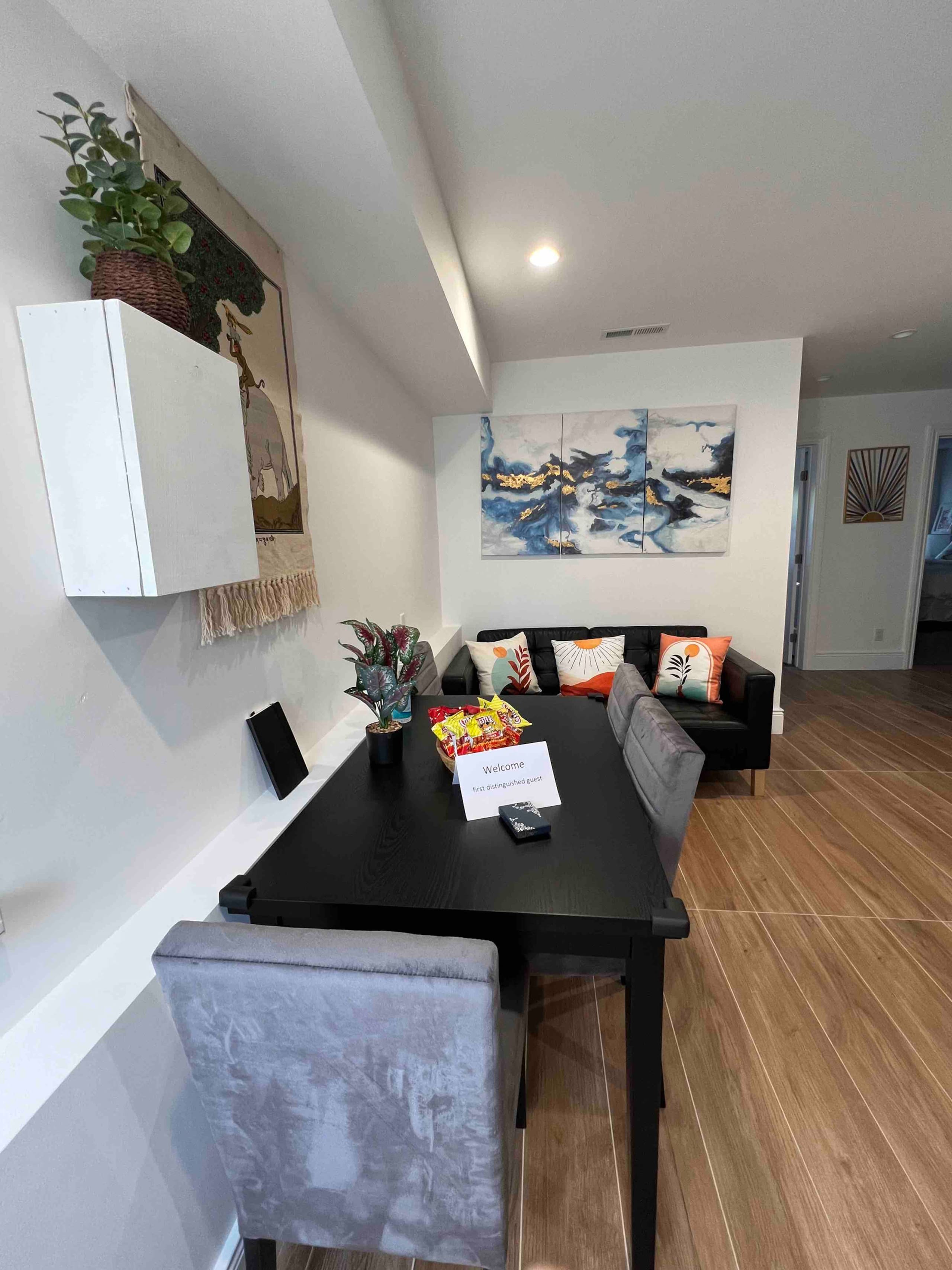 Home in San Francisco · ★4.96 · 2 bedrooms · 2 beds · 2 baths - Image 8