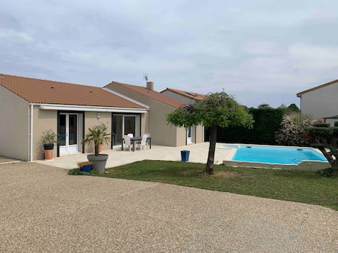 At the gates of La Rochelle