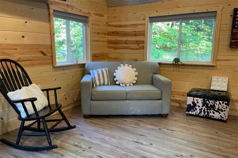 Hot Tub,Fireplace,4 Kayaks,2 bedroom, 2 bath+Loft