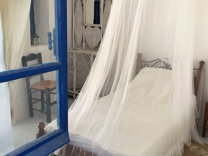 Simple Traditional Rooms