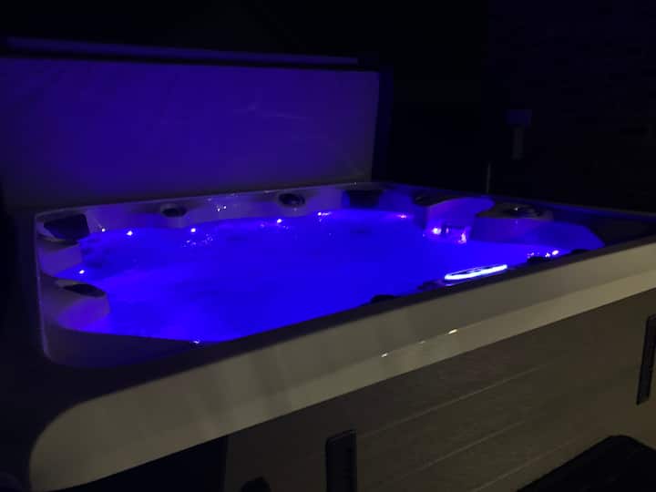 3 acresBourbon Trail*HOT TUB*Derby 23’ Houses for Rent in