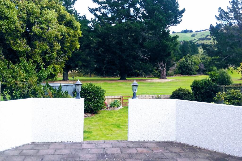 Private outdoor area, walk onto the golf course