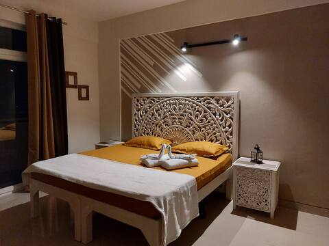 Raghukul-Artistic 2bed flat,5km-Taj n 3km-F.dining