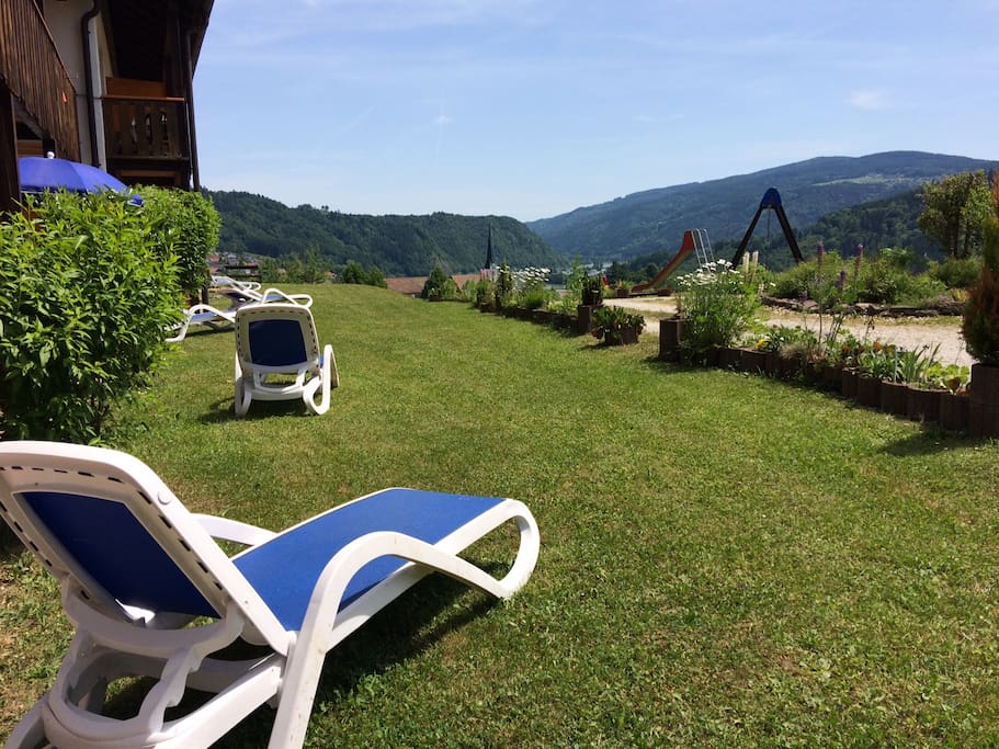 Liegewiese mit Weitblick zum Fluss