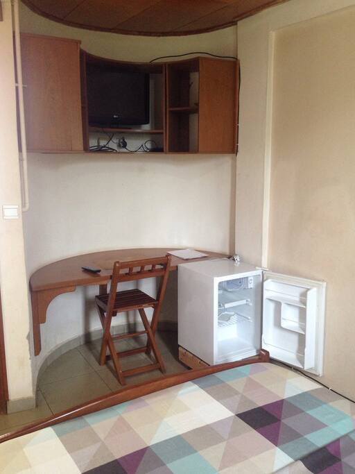 Coin bureau tv + frigo