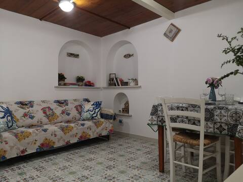 Popular Airbnb listing: Al Limone Apartment in Lipari