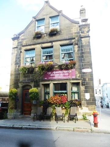 Old-Quebec exceptionnal B&B for 10 people gallery image 2