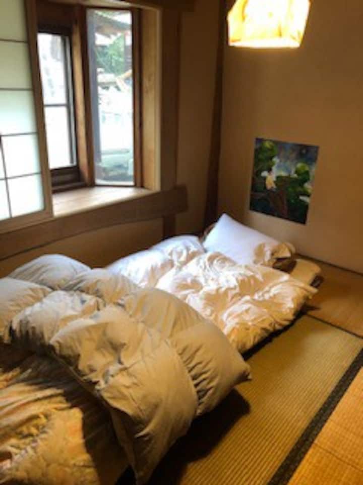 和室に布団を敷くとこんな感じです