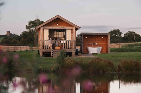 Charming Waterfront Cabin 1 + Outdoor bath