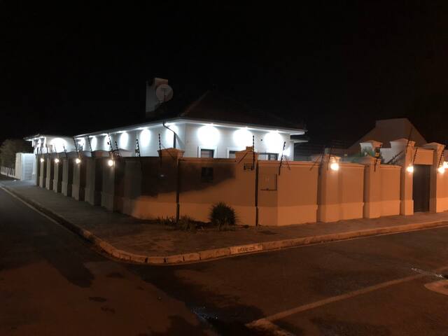 Modern comfortable family home close to beach. gallery image 2