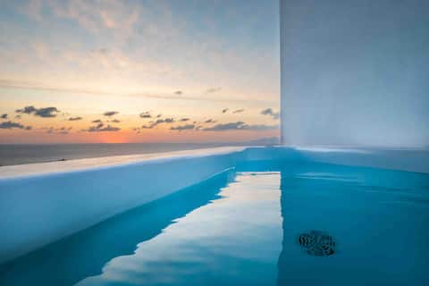 Evita Guesthouse |Heated Jacuzzi |Sea View | 4pax