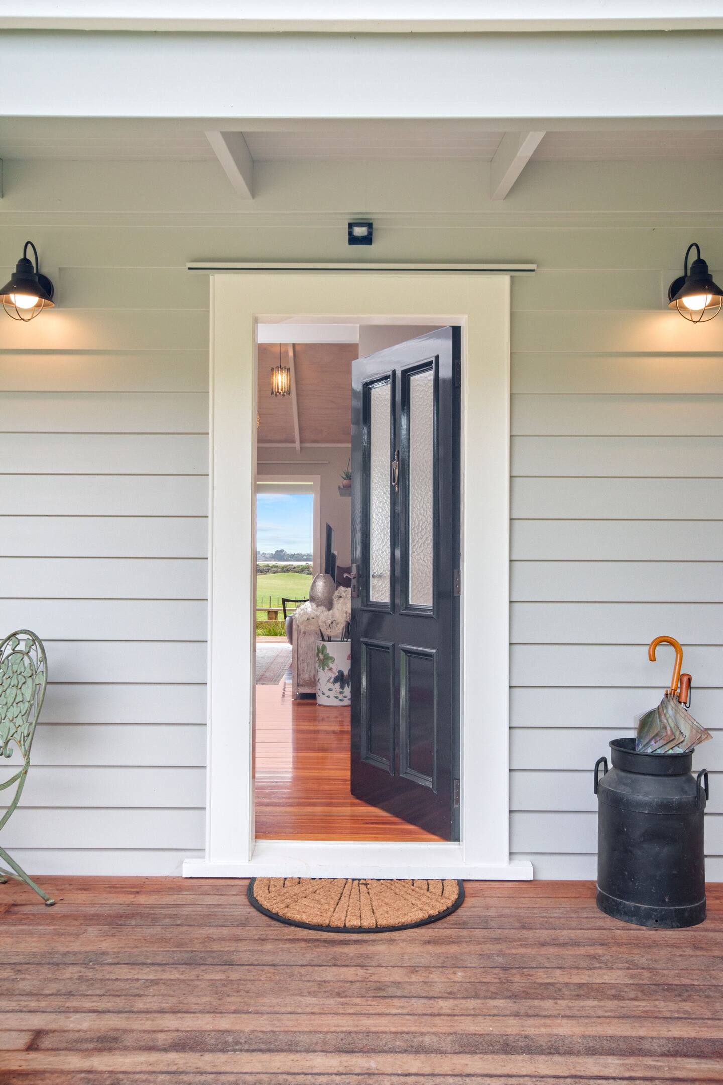 Karaka Seaview Cottage 5