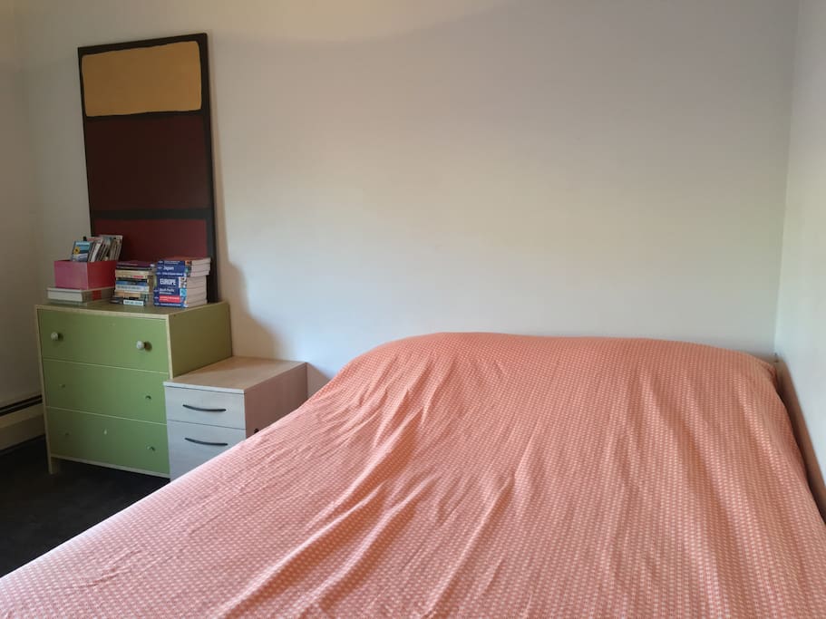 Private Area: spacious (10 ft x 11 ft) room with a very comfortable queen size bed
