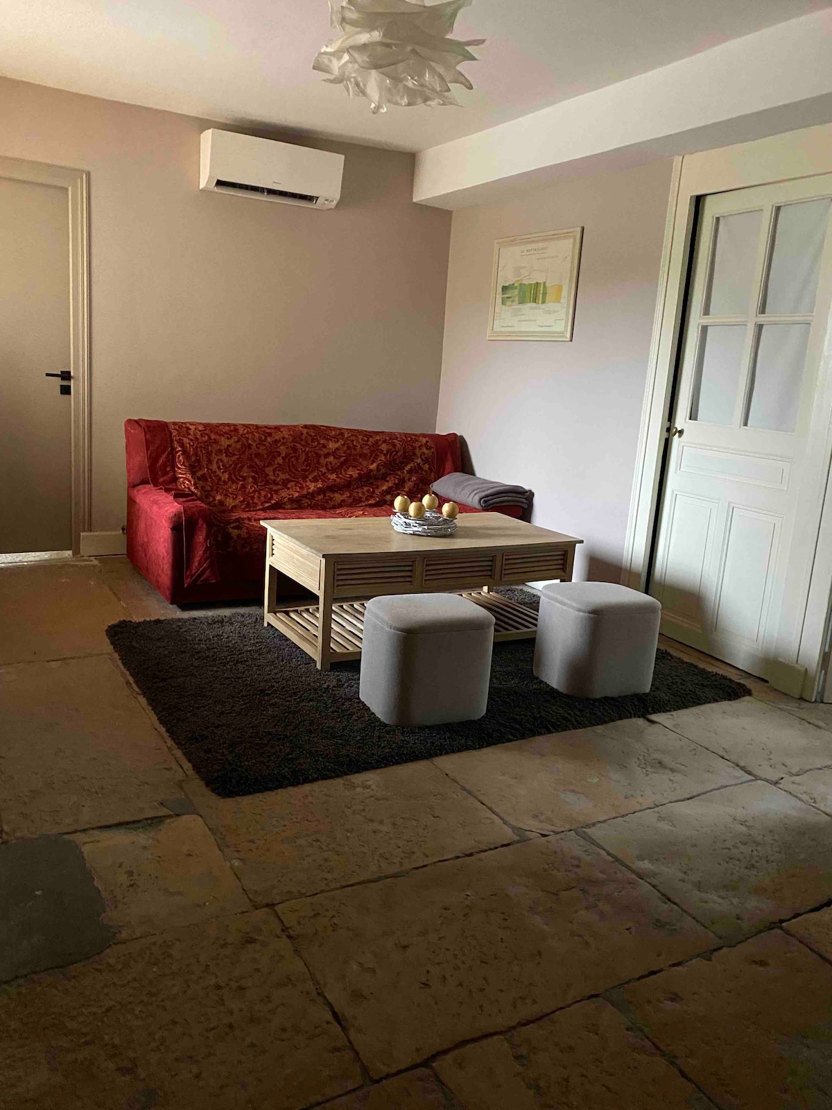 Successful Airbnb property: Maison Meursault closed parking in Côte D'or