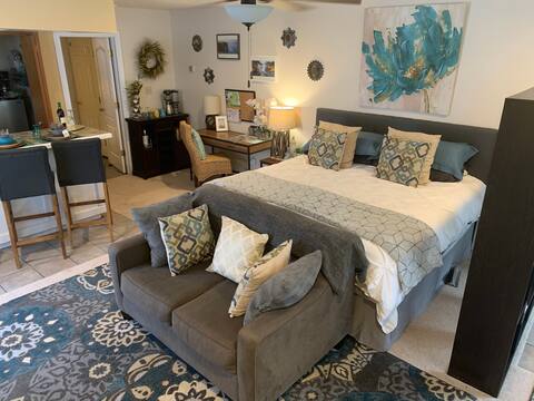 Upscale Modern Suite + Bathroom