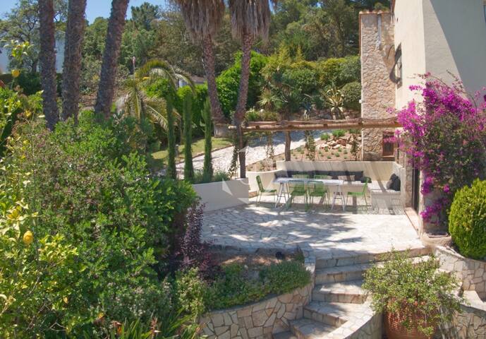 EL SOPLUIG – Green garden, heated pool, sea view