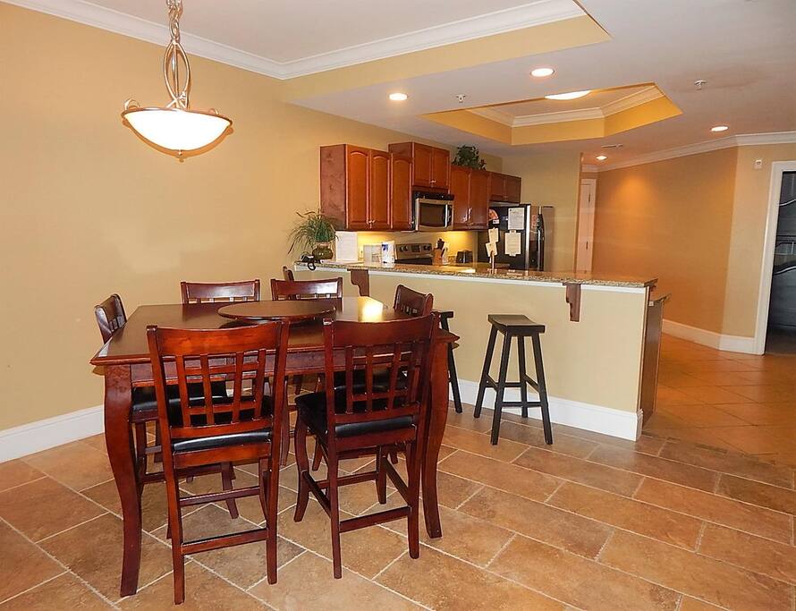 Furniture,Dining Room,Indoors,Room,Chair