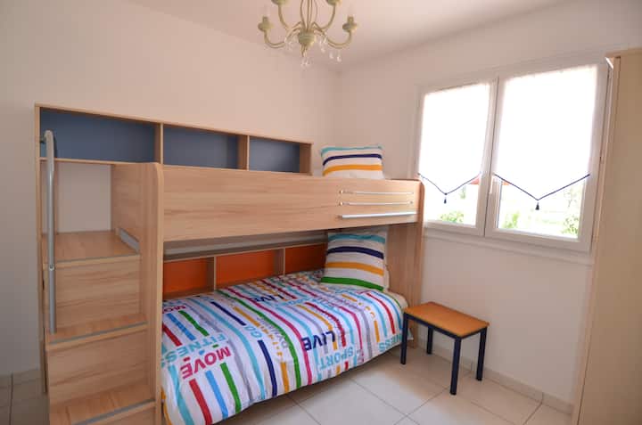 (En) Habitación en el 1er piso
(Fr) Habitación en la planta baja