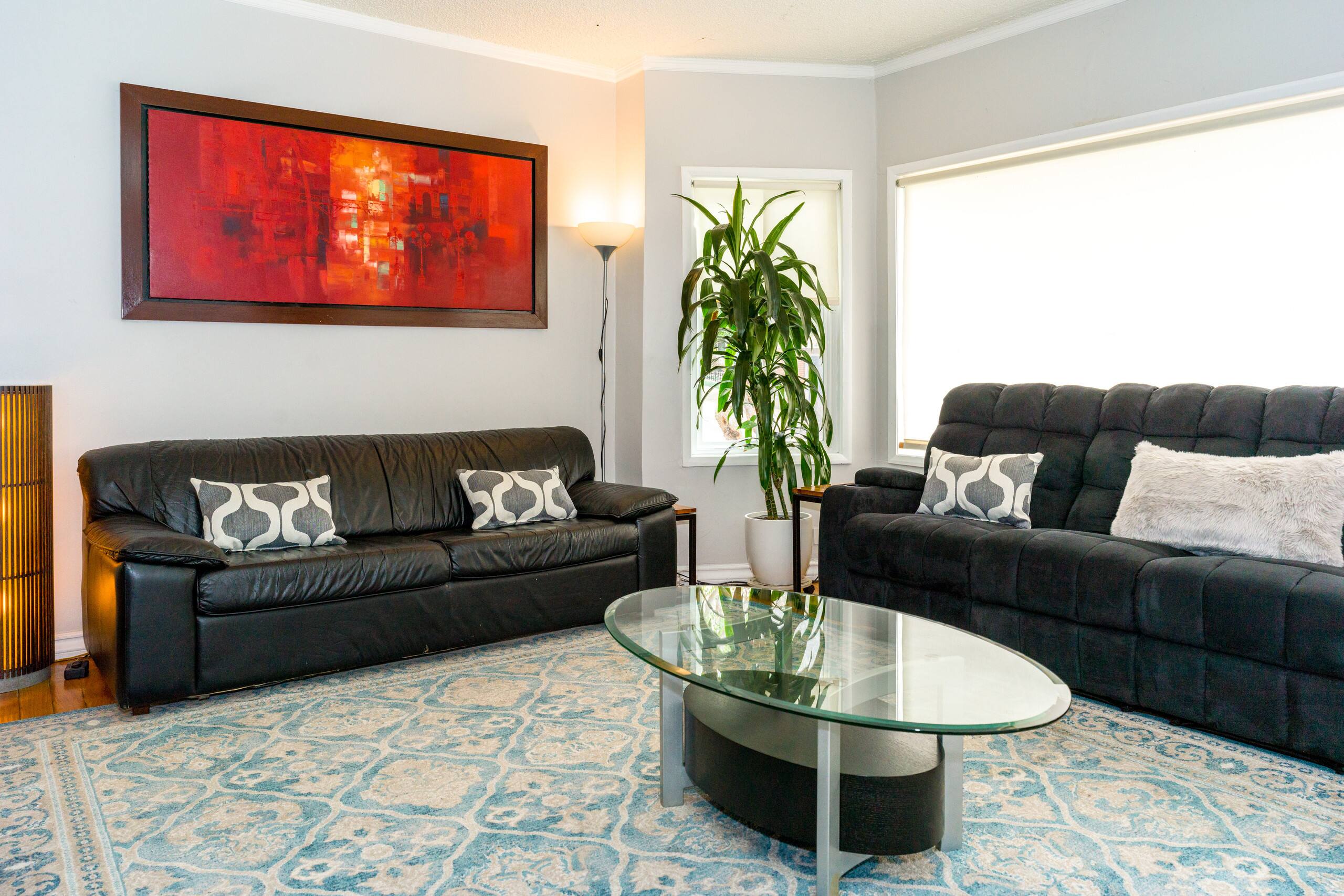 Home in San Francisco · ★4.91 · 3 bedrooms · 3 beds · 2 baths - Image 2
