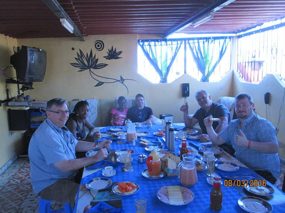 Clientes Canadiences desayunando!