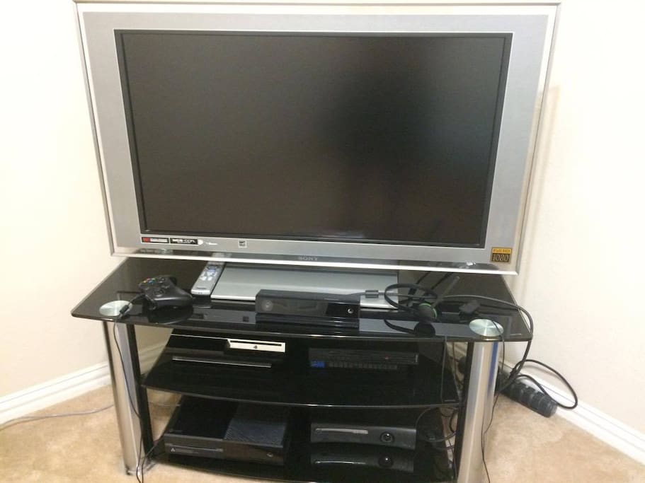 Entertainment closeup. It's a nice TV! Will have access to FireTV (it's like Apple TV, but by Amazon), Xbox One, Xbox 360, and PS3.