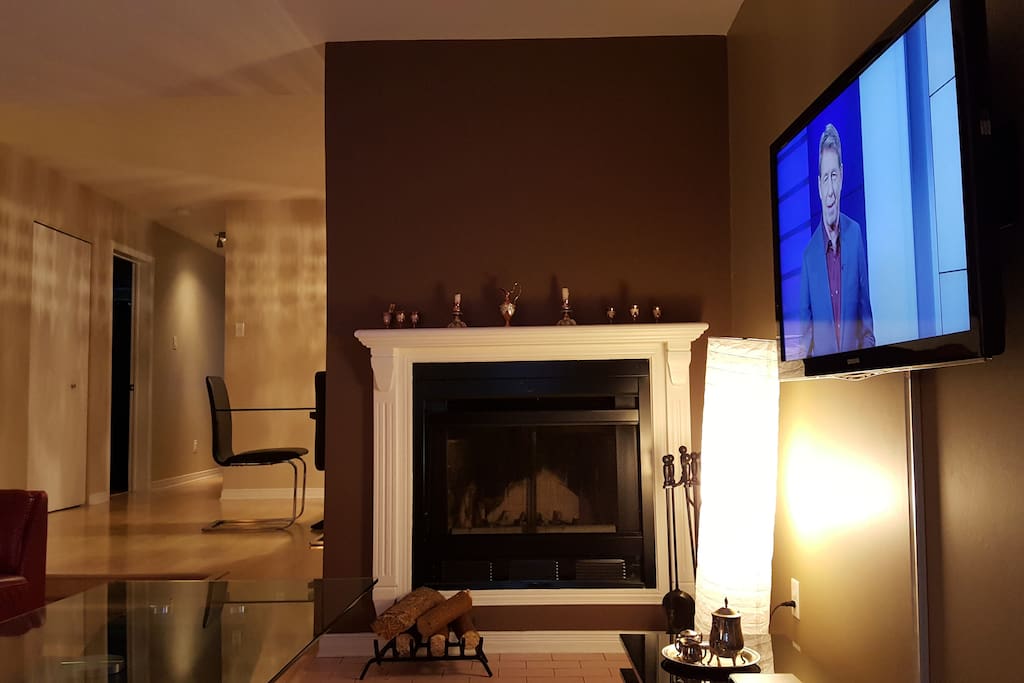 Living room is next to the dinning room