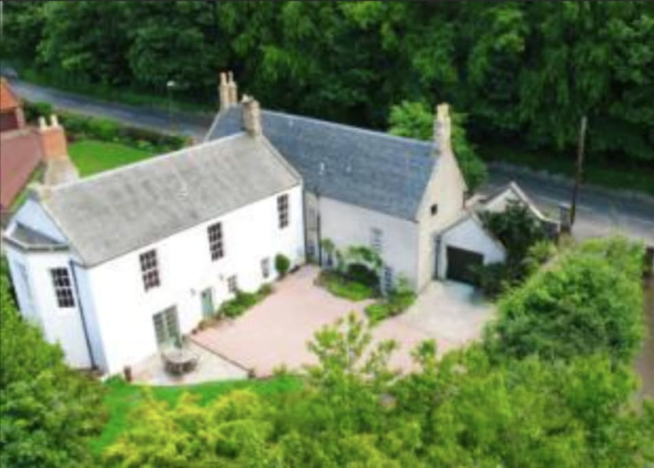Innerwick House: Extensive property with Georgian features and a quirky British style - three staircases, sea views, and great art.