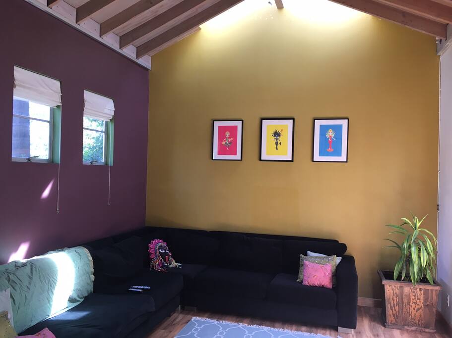 High ceiling living room, it's bright, modern and comfy